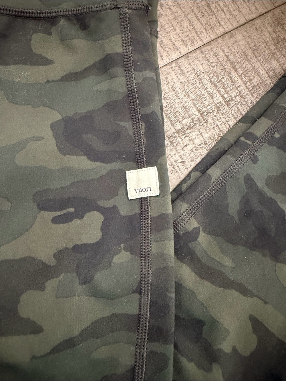 Vuori Women's Camouflage Leggings in Dark Green & Black - Picture 2 of 2